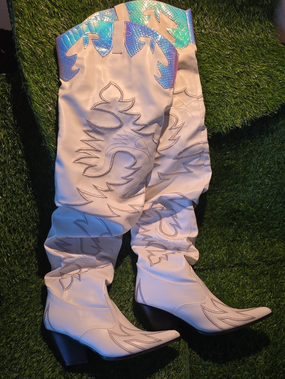 Cape Robbin Over The Knee White Irridescent Snakeskin Heeled Cowboy Boots Size10